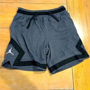 Jordan Nike boys black basketball shorts size medium